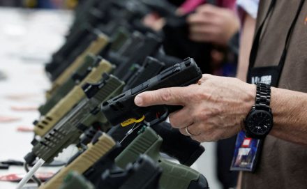 <?php bloginfo("name"); ?> - Ações pró-armas de Trump devem favorecer facções criminosas no Brasil