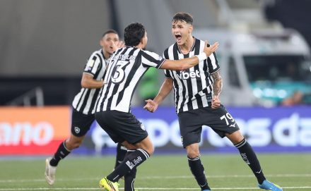 <?php bloginfo("name"); ?> - Com gol no último lance, Botafogo bate Santos na volta do Brasileirão